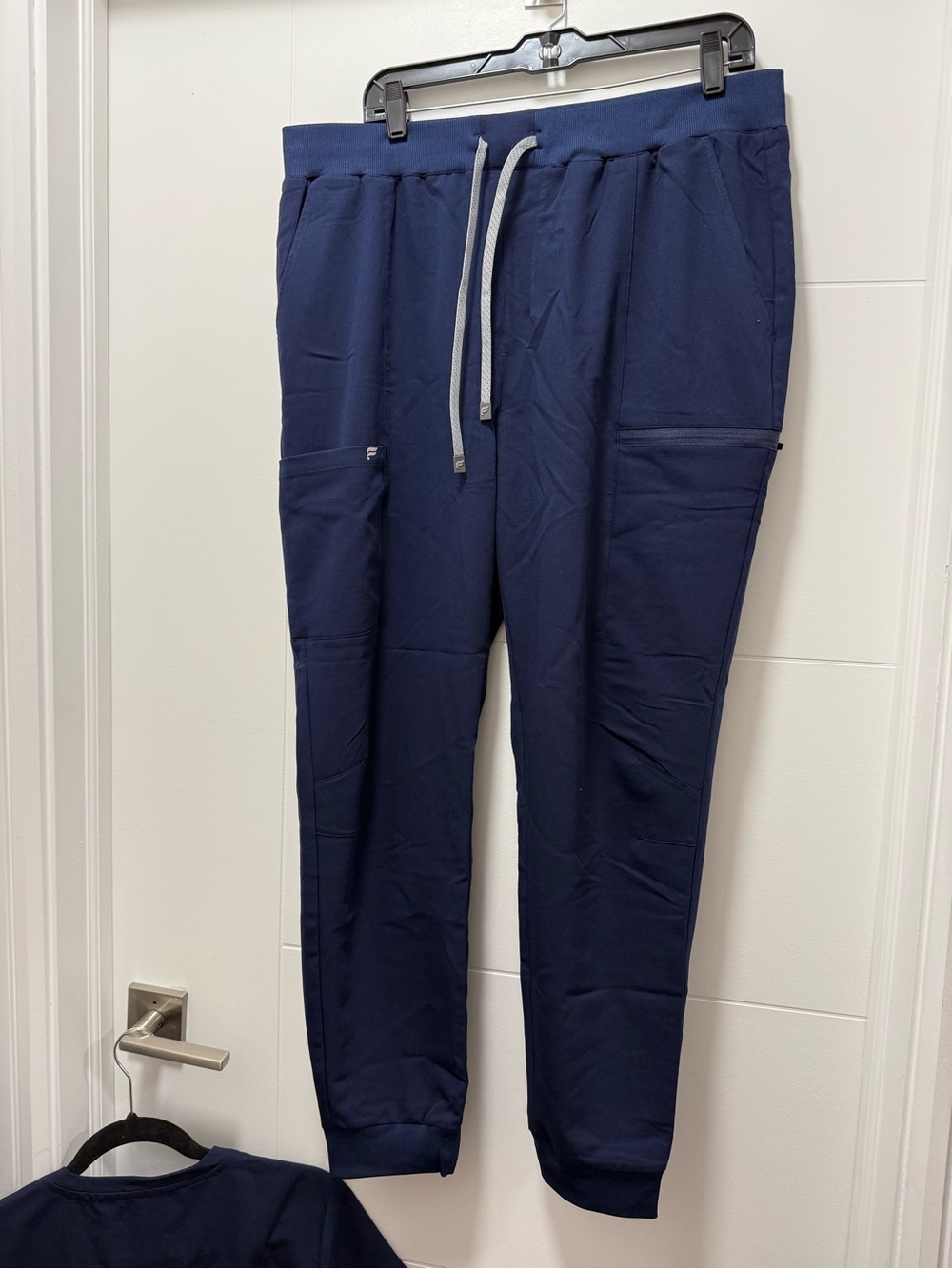 Fabletics Scrub Set - Picture 4 of 7